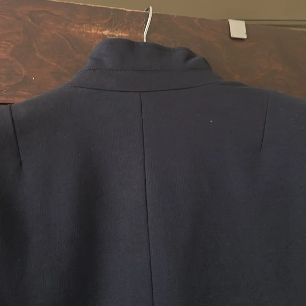 Gap cotton/spandex, lined navy blazer with brushed gold buttons. - Picture 6 of 8